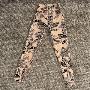 Aerie Leaf Print Leggings - Black and Tan